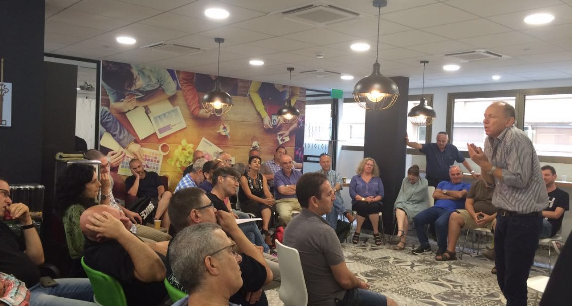 חיפוש עבודה הוא פרויקט שצריך לעבוד בו. ומי שמוכן לזה יש לנו מקום בשבילו